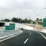 Ένα αυτοκίνητο στην Περιφερειακή Υμηττού