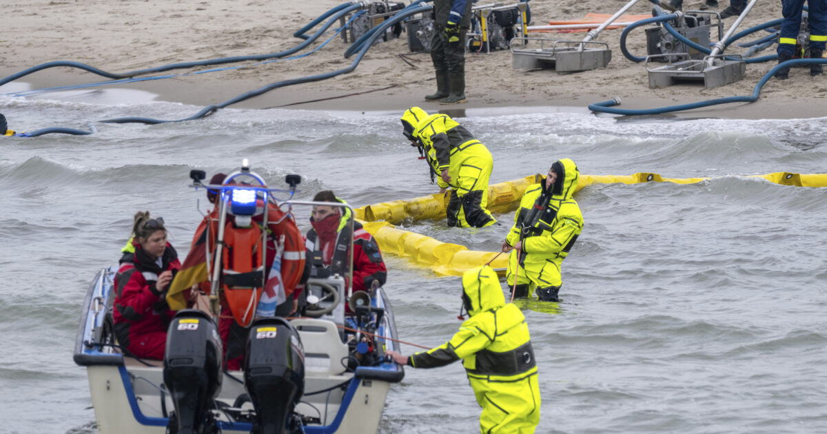 A huge problem for tourist season in the Black Sea is causing oil spill