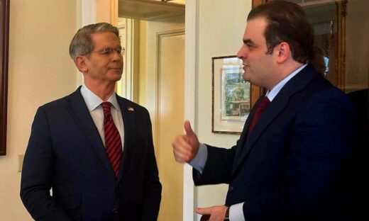 Ο Κυριάκος Πιερρακάκης με τον Αμερικανό ΥΠΟΙΚ Σκοτ Μπέσεντ