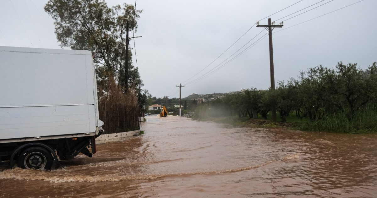 Bad weather in Macedonia: stopping traffic in Irish crossings and provincial roads due to heavy rain