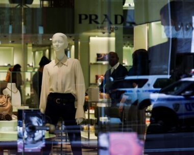 Ρούχα και τσάντες Prada