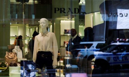Ρούχα και τσάντες Prada