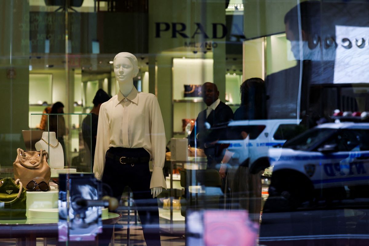 Ρούχα και τσάντες Prada