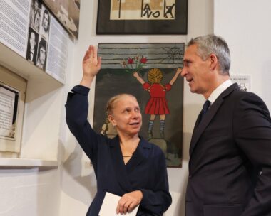 Η Alexandra Hildebrandt με τον Γενς Στόλτενμπεργκ
