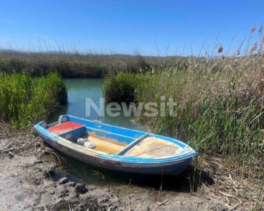 Βάρκα στην περιοχή όπου αγνοείται ο 75χρονος ψαράς