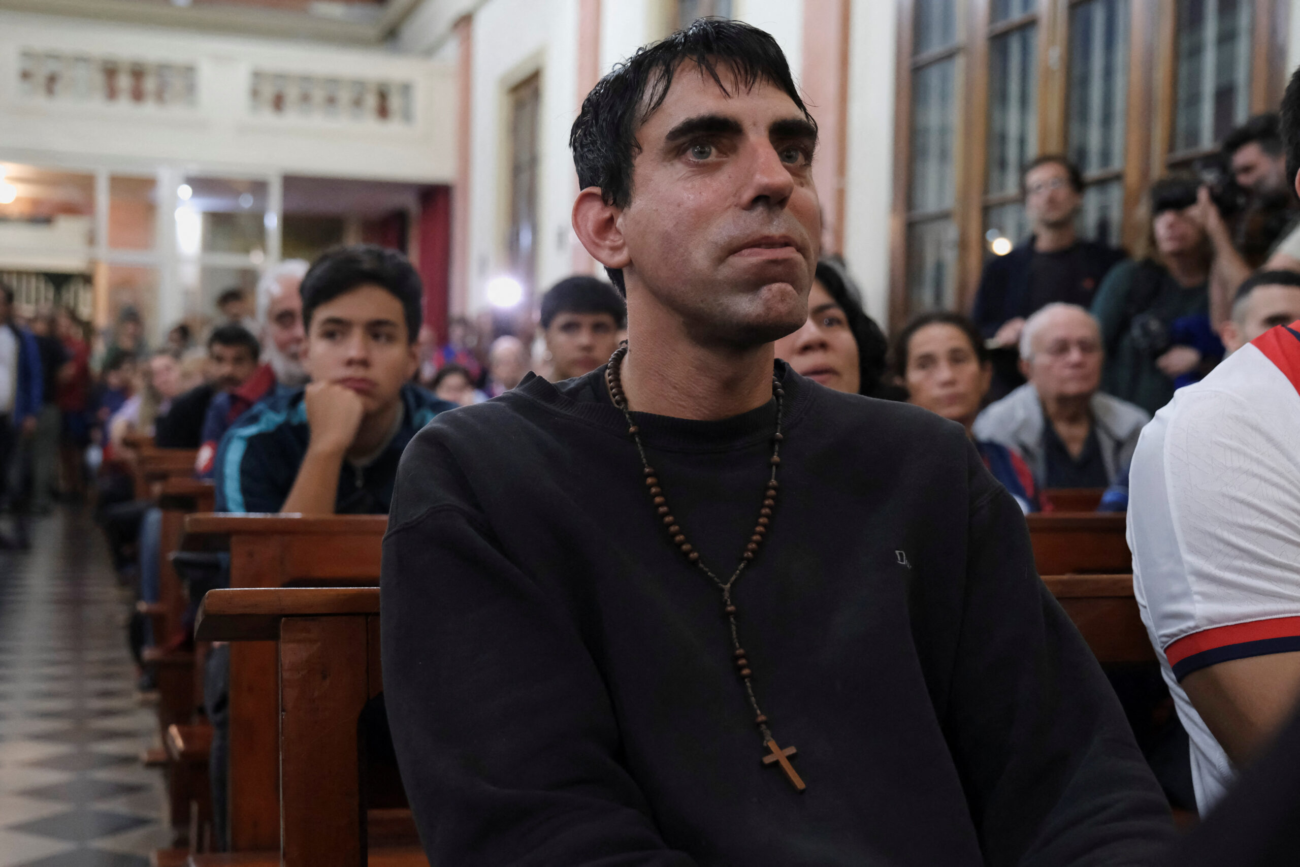 Οπαδός της Σαν Λορέντζο στη Λειτουργία για τον Πάπα Φραγκίσκο
