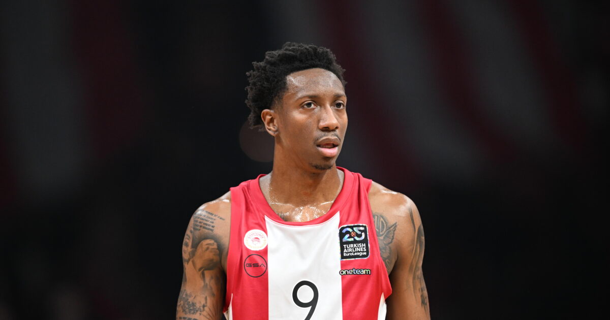 Olympiacos told Semipin Lee in the Greek Championship instead of Luca Vildosa