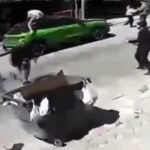Η στιγμή που άνδρας «σκάει» πάνω σε αυτοκίνητο, κατά τη διάρκεια του ισχυρού σεισμού στην Κωνσταντινούπολη