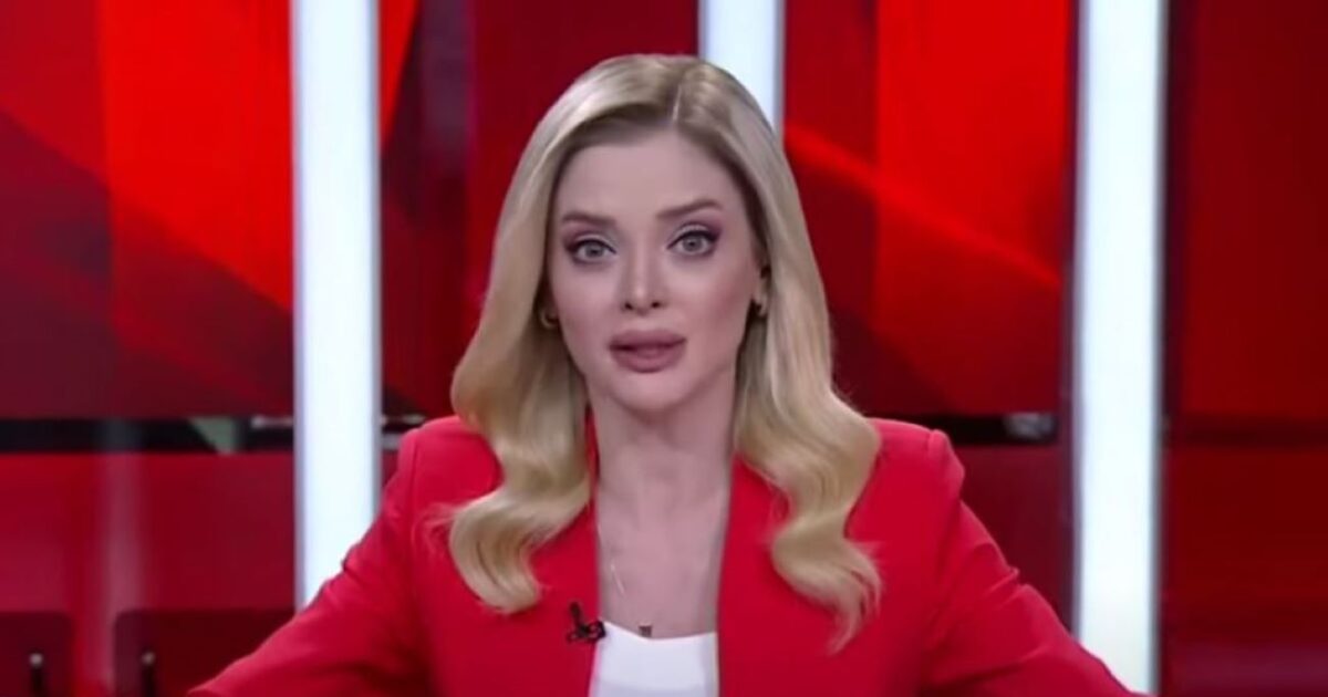 Earthquake in Istanbul: The moment that CNN Turk presenter feels the 6.2 Richter earthquake and tremble