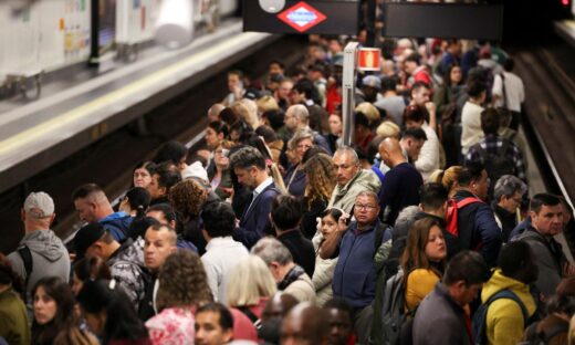 Χιλιάδες κόσμου εγκλωβισμένοι στο μετρό μετά το μπλακ άουτ