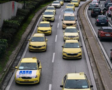 Απεργιακή συγκέντρωση και πορεία οδηγών ταξί στην Αθήνα