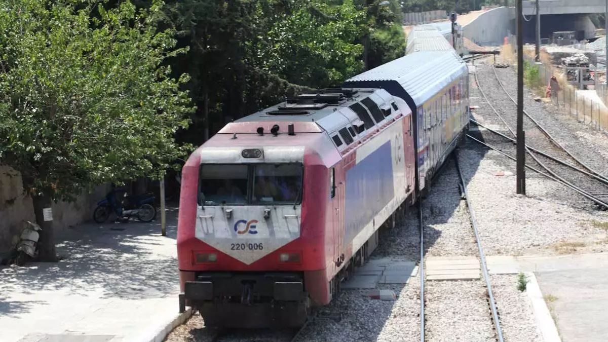 Επιβατική αμαξοστοιχία της Hellenic Train