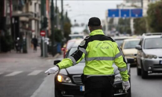 Αστυνομικός της Τροχαίας σε έλεγχο