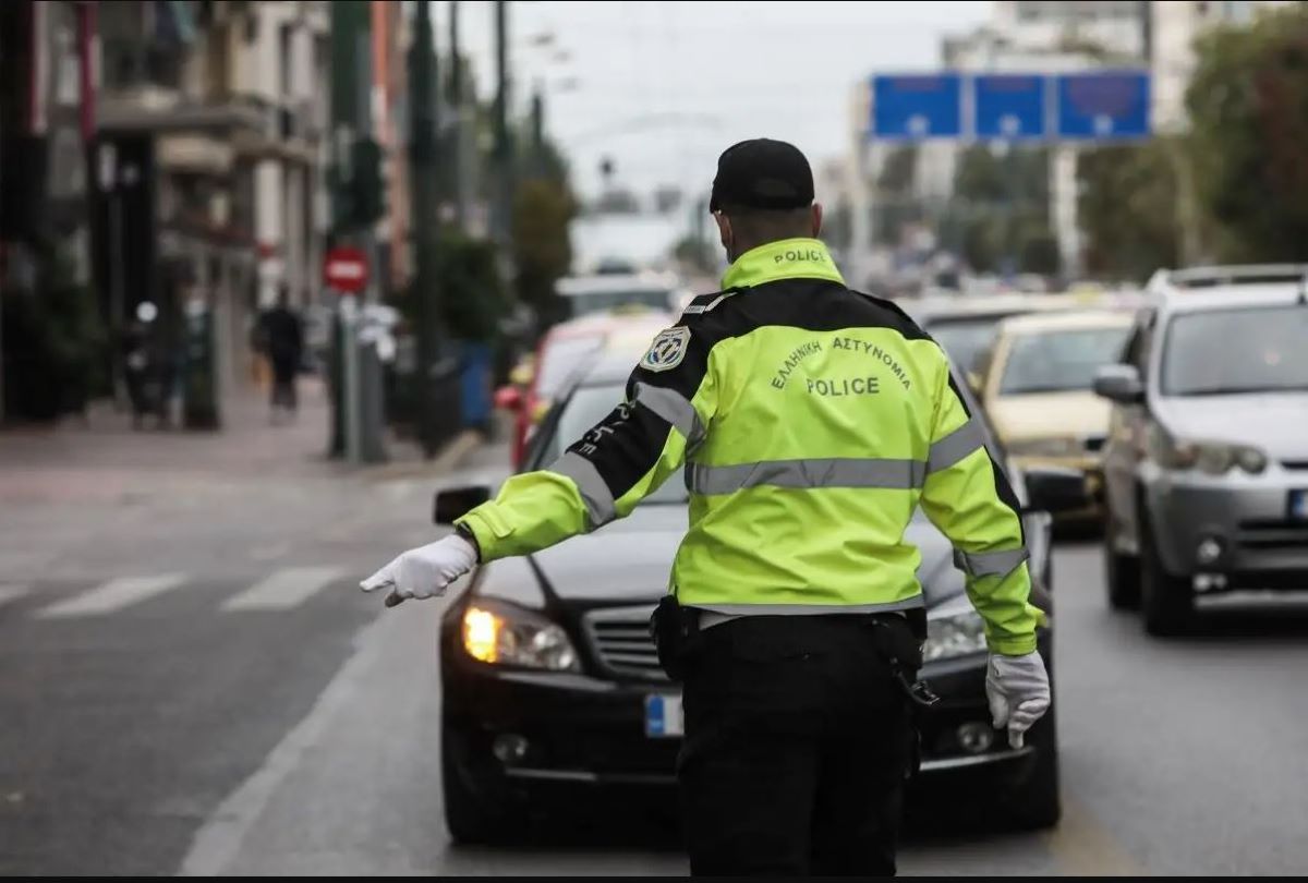 Αστυνομικός της Τροχαίας σε έλεγχο