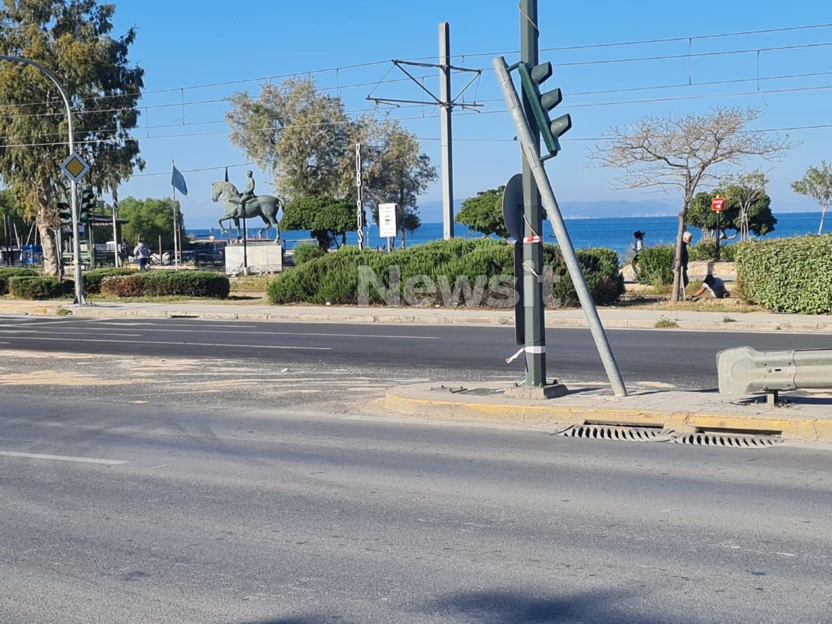 Καραμπόλα οκτώ οχημάτων στην Ποσειδώνος
