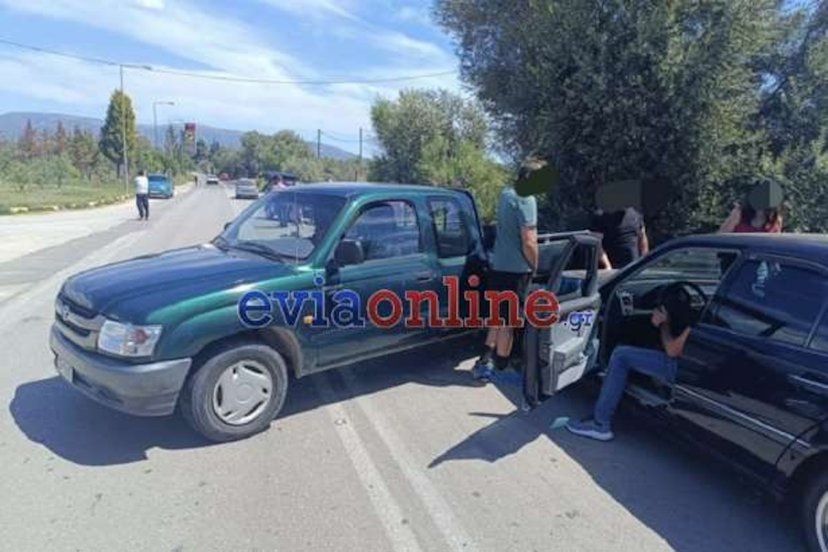 Σύγκρουση δύο αυτοκίνητων