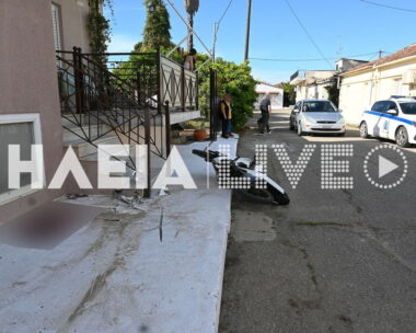 Ένα μηχανάκι πεσμένο στον δρόμο