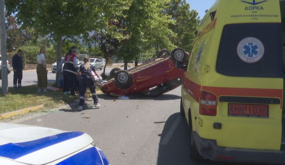 Το αυτοκίνητο που αναποδογύρισε στην Καλαμάτα