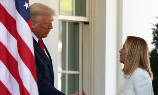 Ο πρόεδρος των ΗΠΑ Ντόναλντ Τραμπ υποδέχεται την πρωθυπουργό της Ιταλίας Τζόρτζια Μελόνι στον Λευκό Οίκο