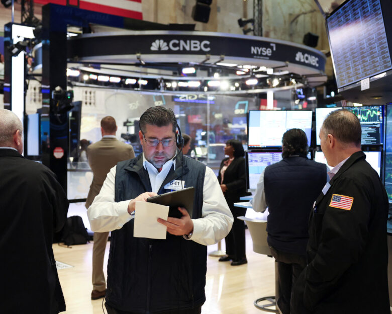 «Με το δεξί» ξεκίνησε η εβδομάδα για τη Wall Street παρά τις αναταράξεις στις τεχνολογικές μετοχές