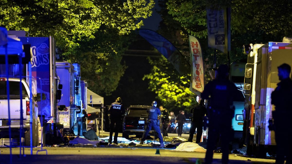Ένα μαύρο SUV έπεσε πάνω σε πεζούς στο Βανκούβερ