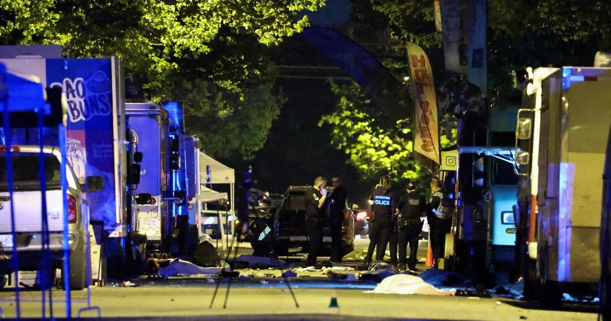 Αστυνομικοί στο σημείο της αιματηρής επίθεσης στο Βανκούβερ