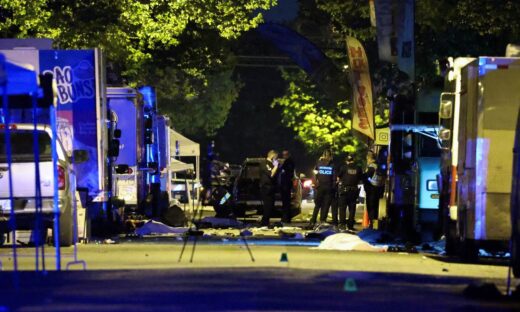 Αστυνομικοί στο σημείο της αιματηρής επίθεσης στο Βανκούβερ