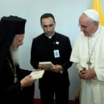 Ο Οικουμενικός Πατριάρχης Βαρθολομαίος με τον Πάπα Φραγκίσκο στη Λέσβο το 2016