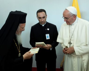 Ο Οικουμενικός Πατριάρχης Βαρθολομαίος με τον Πάπα Φραγκίσκο στη Λέσβο το 2016