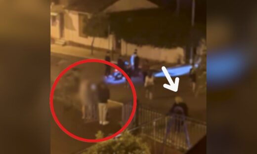 Η στιγμή που πετούν βεγγαλικά στην ηλικιωμένη