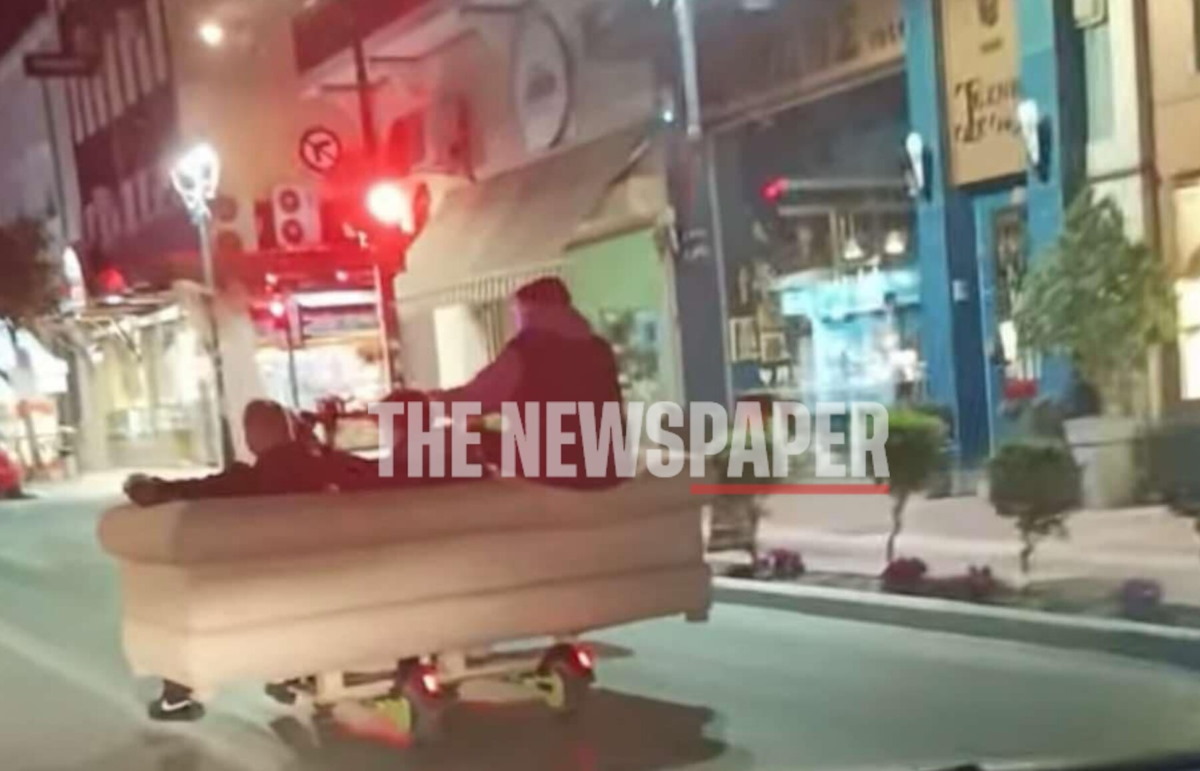 Το περιστατικό έχει ήδη προκαλέσει αντιδράσεις στα social media, ενώ αναμένεται παρέμβαση της Τροχαίας.