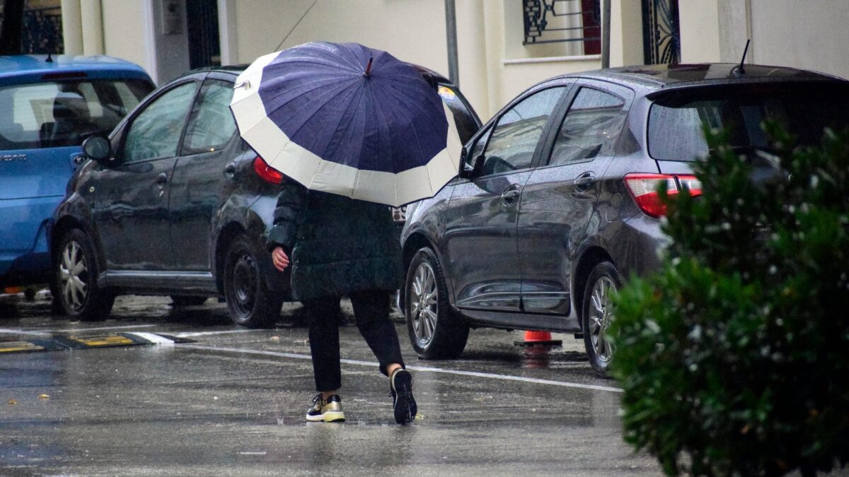 Άνθρωπος στη βροχή
