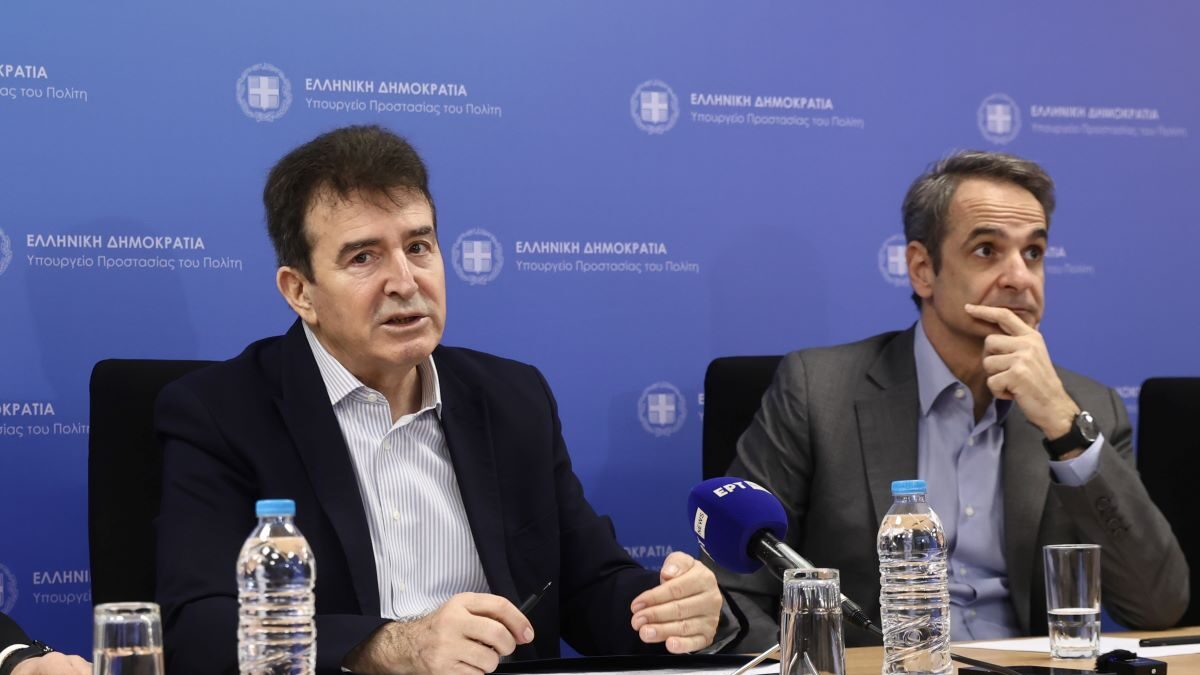 Ο Μιχάλης Χρυσοχοΐδης κατά τη διάρκεια της επίσκεψης του Κυριάκου Μητσοτάκη στο ελληνικό FBI