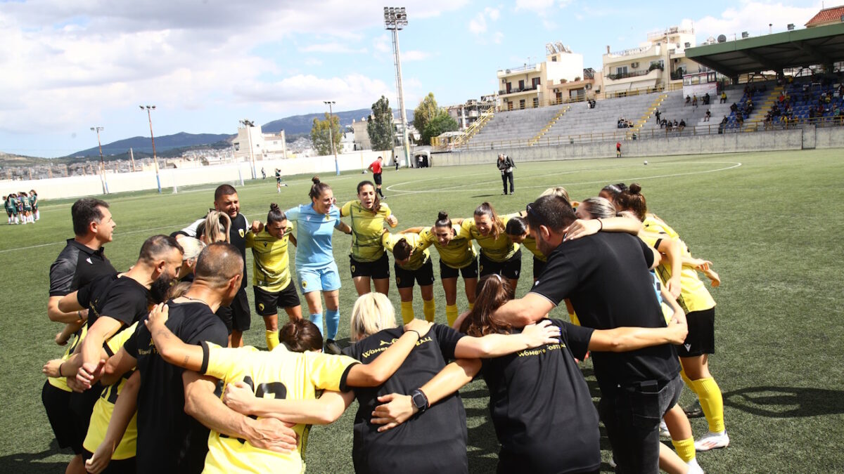 Οι ποδοσφαιρίστριες της ΑΕΚ (ΦΩΤΟ ΜΑΡΚΟΣ ΧΟΥΖΟΥΡΗΣ