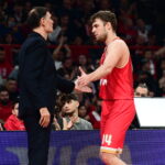 Ο Σάσα Βεζένκοφ με τον Γιώργο Μπαρτζώκα