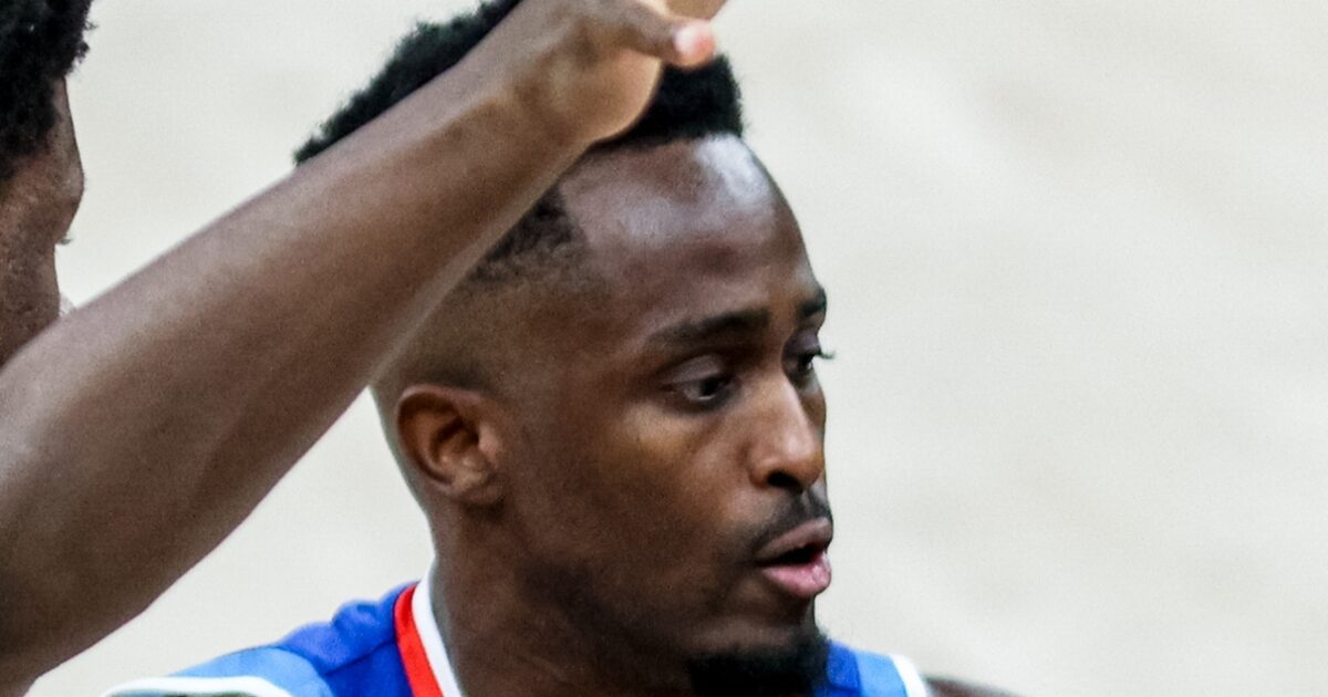 Bobua traveled to Athens with the mission of Efes