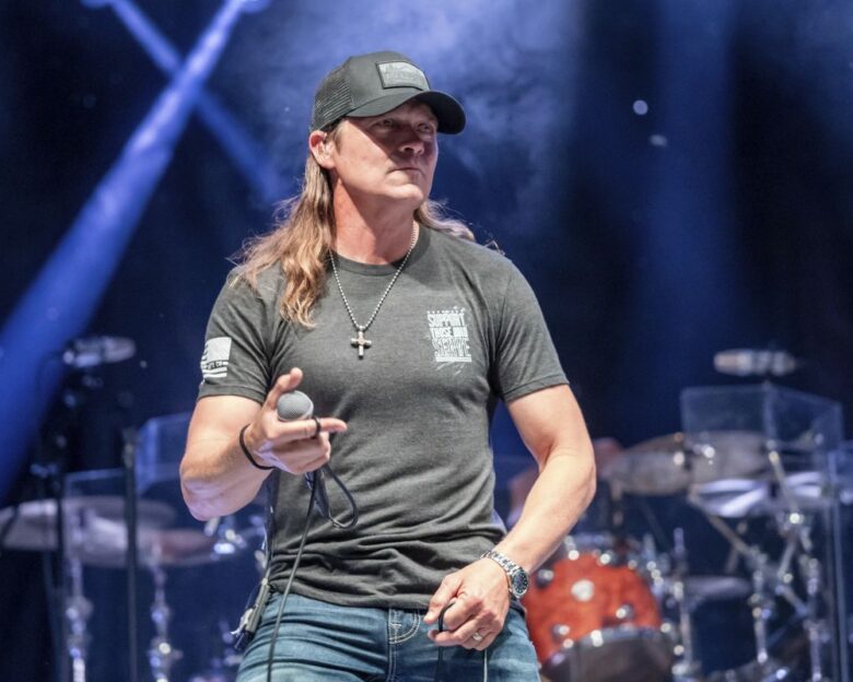 Brad Arnold: Ο τραγουδιστής των 3 Doors Down διαγνώστηκε με καρκίνο στα νεφρά
