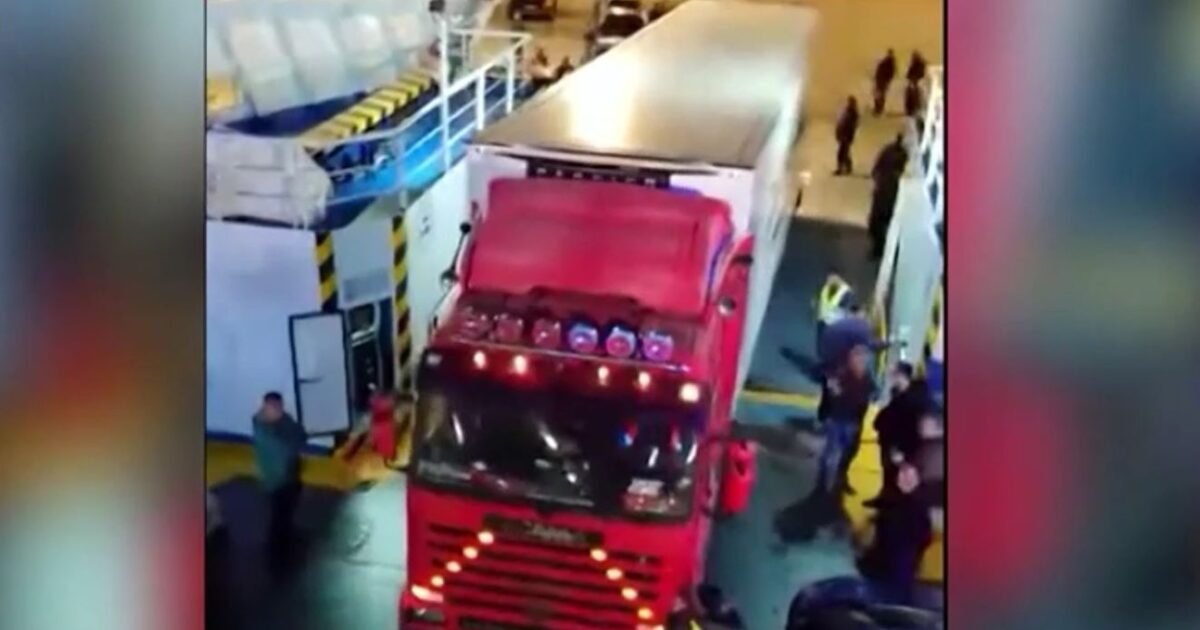 Igoumenitsa: handcuffs to the driver and passenger of the Dalica who blocked the departure of a ship for Corfu
