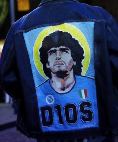 Η εικόνα του Ντιέγκο Μαραντόνα σε jacket φίλου της Νάπολι (ΦΩΤΟ  REUTERS
