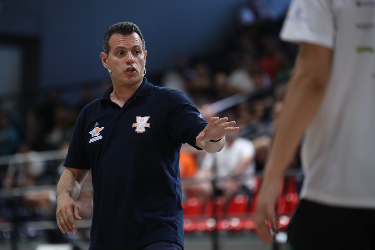 Ο προπονητής της Χάποελ Τελ Αβίβ, Δημήτρης Ιτούδης