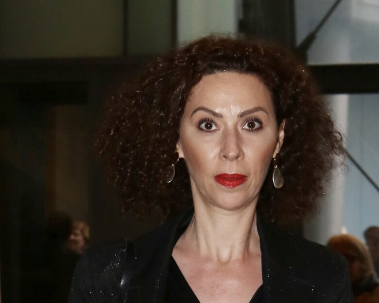 Δώρα Χρυσικού: «Δεν θα μπορούσα να στρέψω την πλάτη μου στην αλήθεια» λέει για Ζέτα Δούκα – Γιώργο Κιμούλη