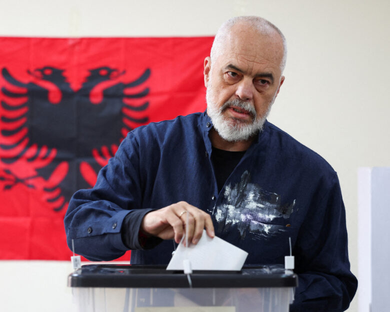 Εκλογές στην Αλβανία: Νίκη Έντι Ράμα με 51,8% δείχνουν τα exit polls – 38% ο Σαλί Μπερίσα