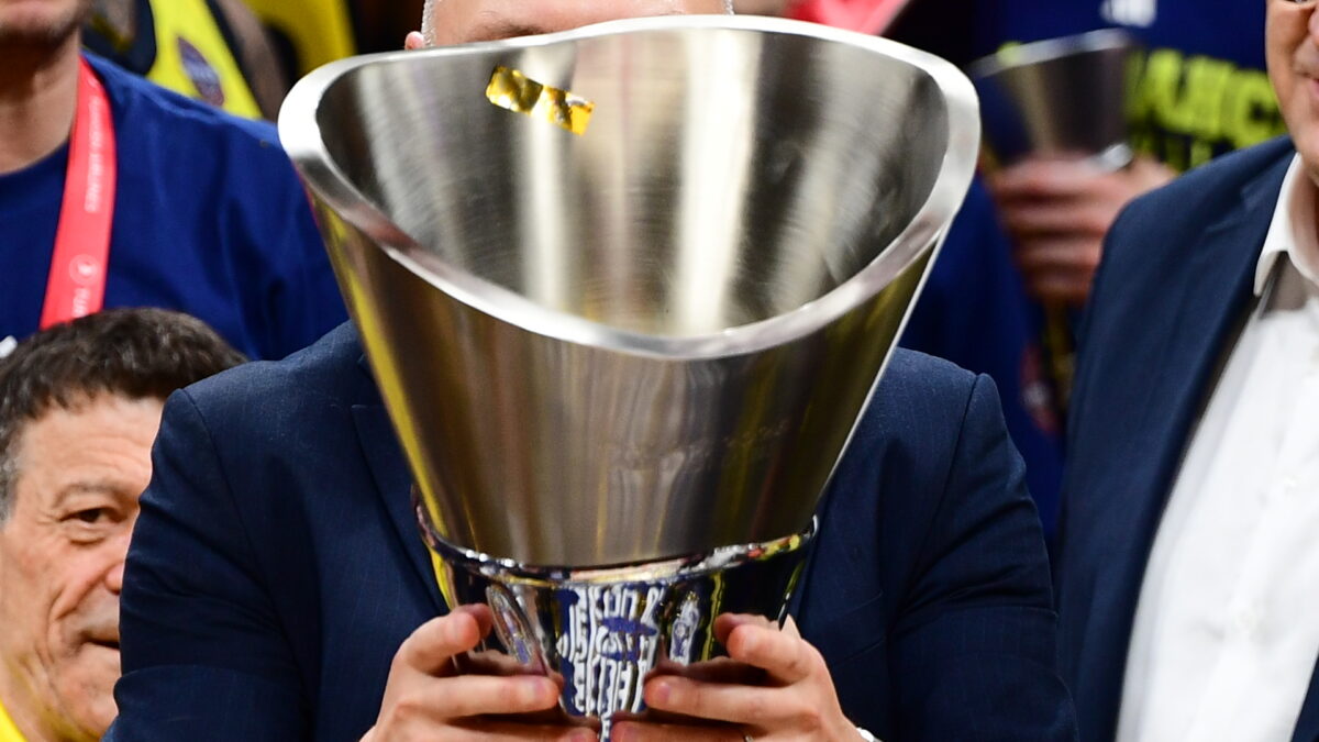 Το τρόπαιο της Euroleague (KLODIAN LATO