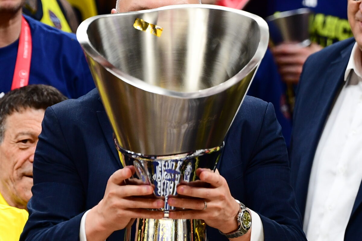 Το τρόπαιο της Euroleague (KLODIAN LATO