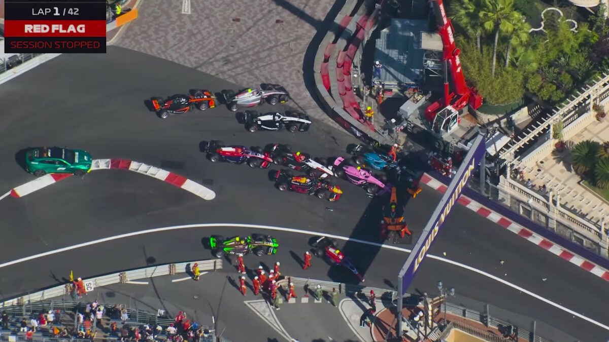 Formula 2: Το απόλυτο χάος στην εκκίνηση στο Μονακό με σύγκρουση 11 μονοθεσίων