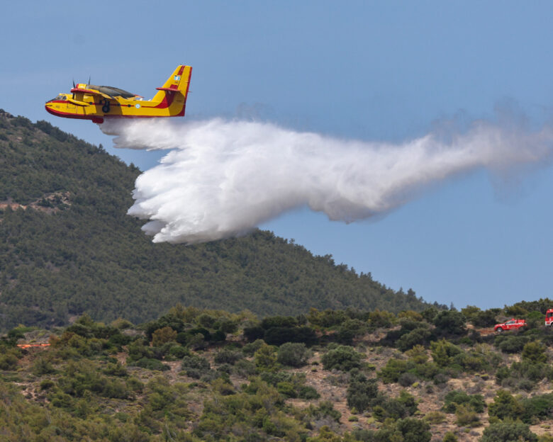 Φωτιά στα Κύθηρα: Σηκώθηκαν 2 αεροσκάφη και 2 ελικόπτερα
