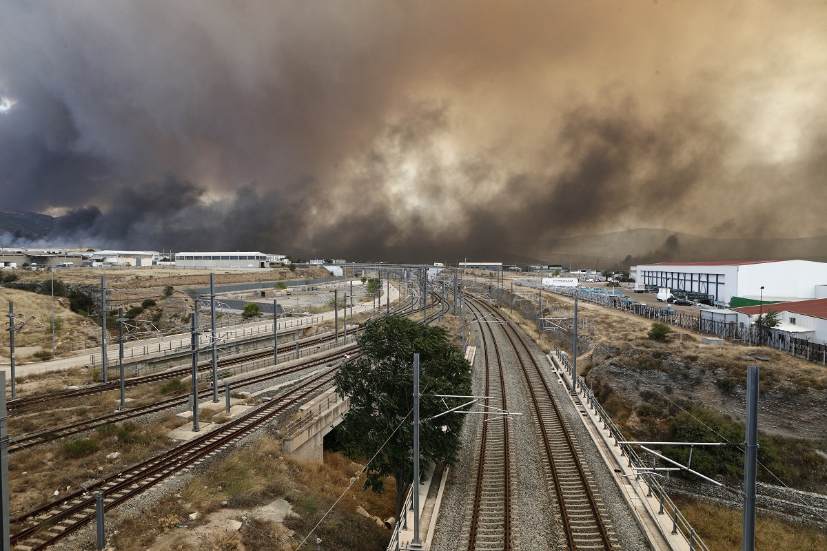 ΦΩΤΙΑ ΣΤΟΝ ΑΣΠΡΟΠΥΡΓΟ