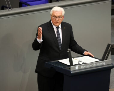 Ο Πρόεδρος της Γερμανίας Φρανκ Βάλτερ Σταϊνμάιερ στη διάρκεια εκδήλωσης μνήμης στην Bundestag για την 80ή επέτειο από το τέλος του Β' Παγκοσμίου Πολέμου