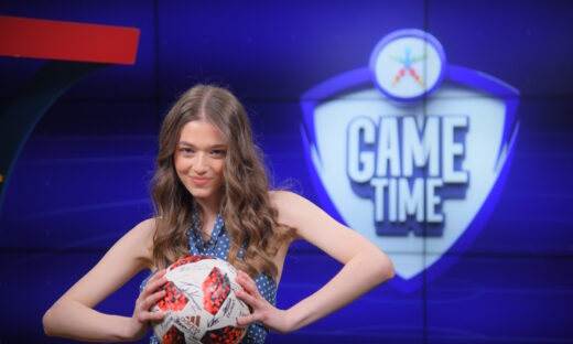 Η Γεωργία Μεσαρίτη στο ΟΠΑΠ Game Time: Ο Μουζακίτης, ο ρόλος κομπάρσου με τον Μπράντ Πιτ και η Έμα Στόουν
