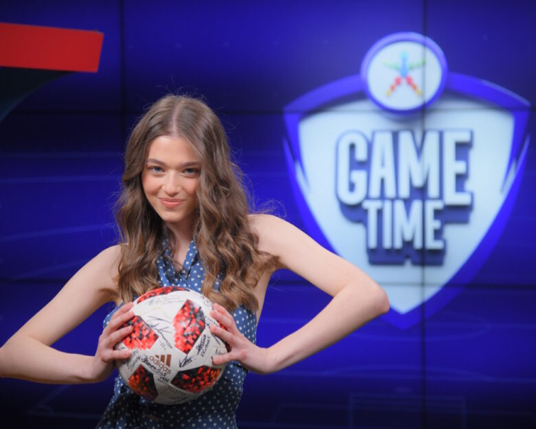 Η Γεωργία Μεσαρίτη στο ΟΠΑΠ Game Time: Ο Μουζακίτης, ο ρόλος κομπάρσου με τον Μπράντ Πιτ και η Έμα Στόουν